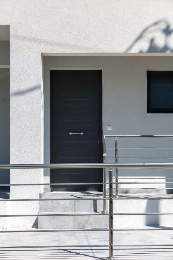 Greek Sky - New Modern Apartment With Shared Pool Tavronitis Extérieur photo